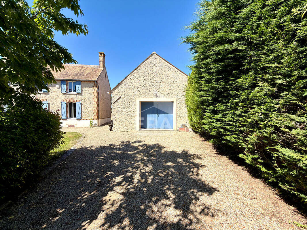 Maison à EGREVILLE
