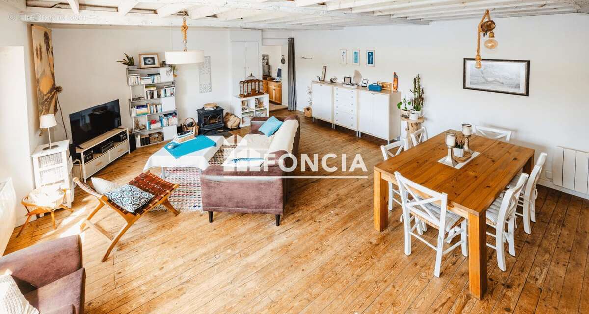 Maison à BOURG-DES-COMPTES
