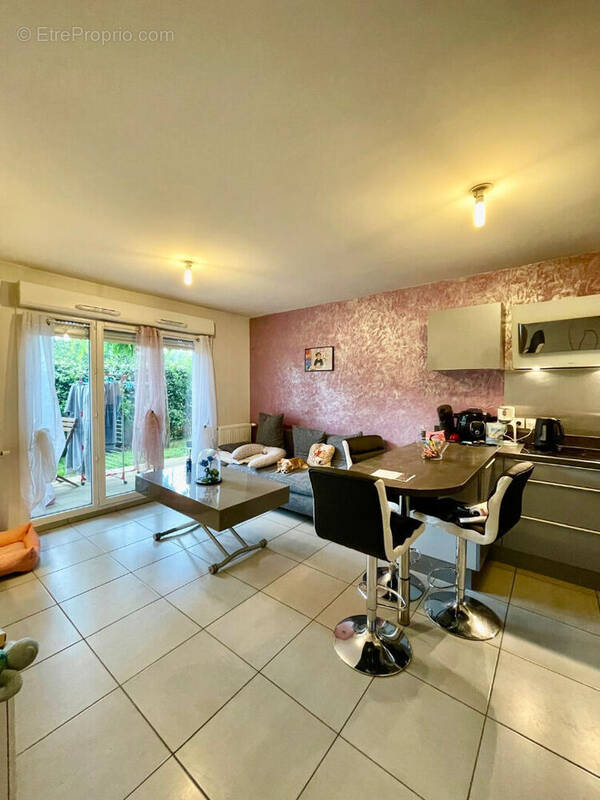 Appartement à DECINES-CHARPIEU