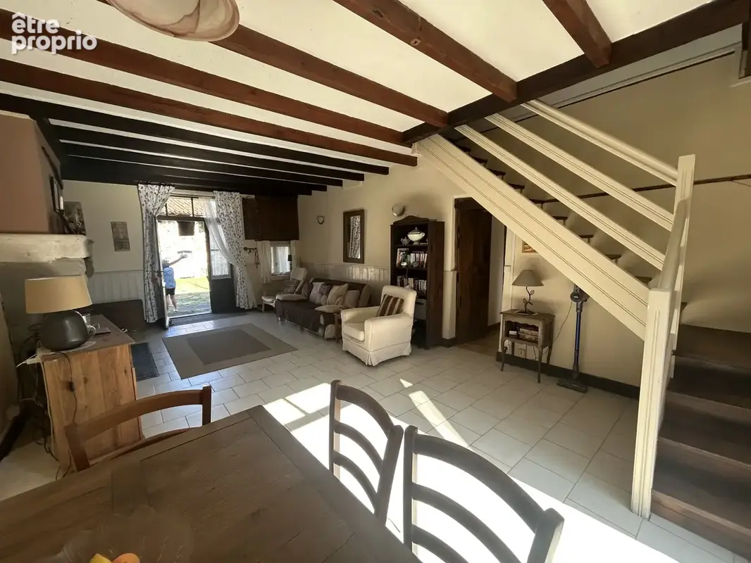 Ensemble immobilier avec maison d'habitation - 3 granges - 2 maisons a renover - photo 6