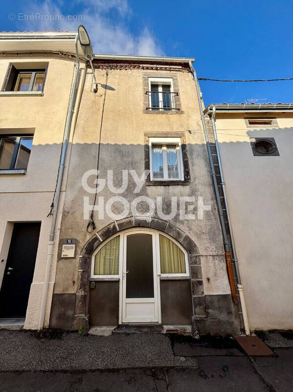 Maison à LA ROCHE-BLANCHE