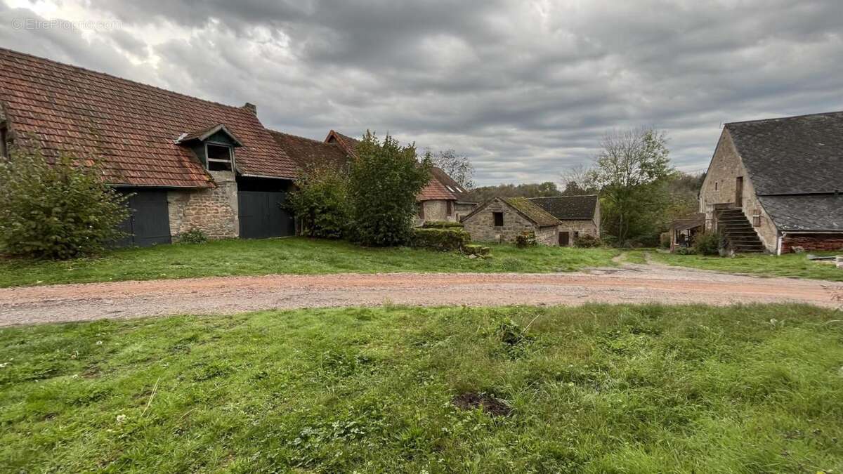 Corps de bâtiment à rénover dans un petit hameau - photo 11
