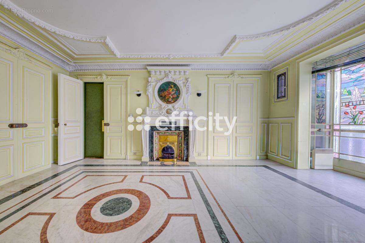 Appartement à PARIS-8E