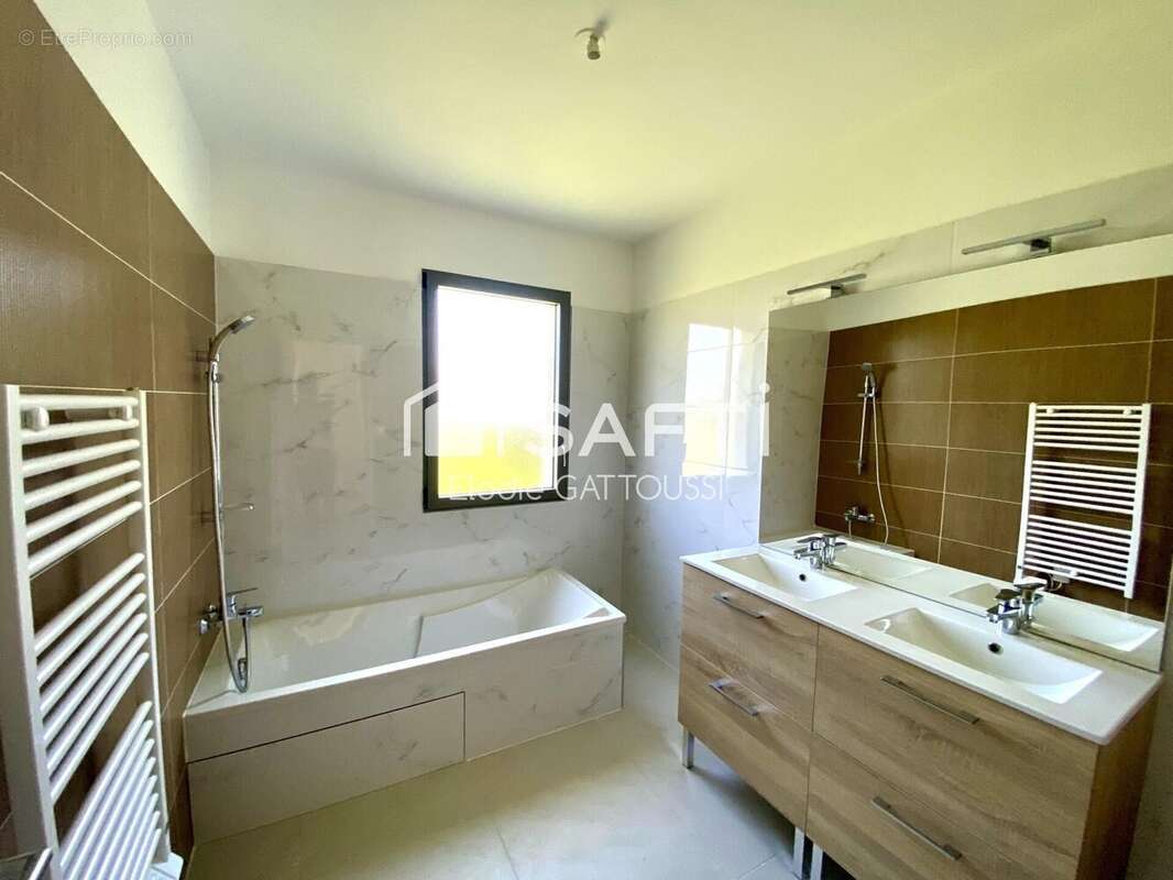 Photo 9 - Maison à VIC-LA-GARDIOLE