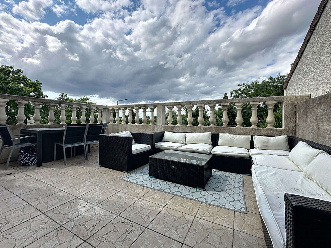 Maison à SAVIGNY-LE-TEMPLE