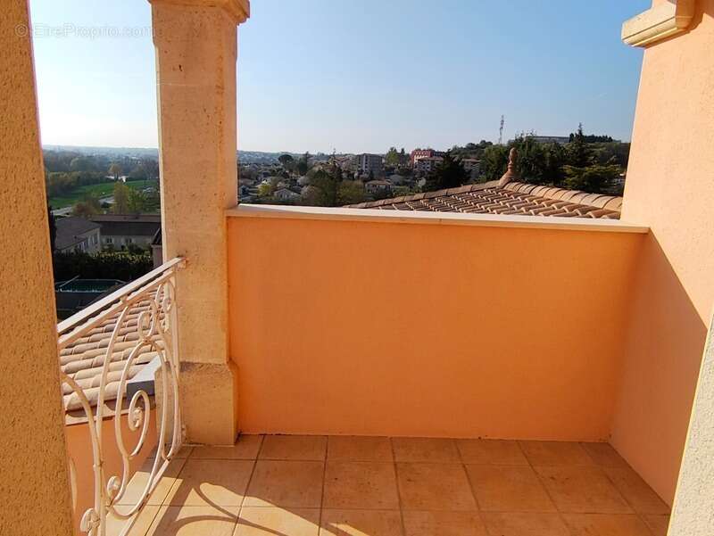 Maison à RUELLE-SUR-TOUVRE