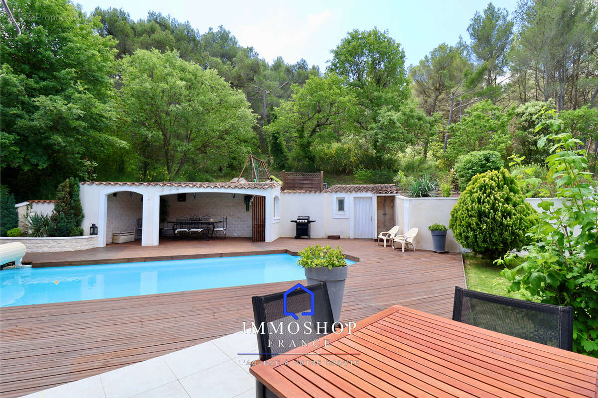 Maison à SIMIANE-COLLONGUE