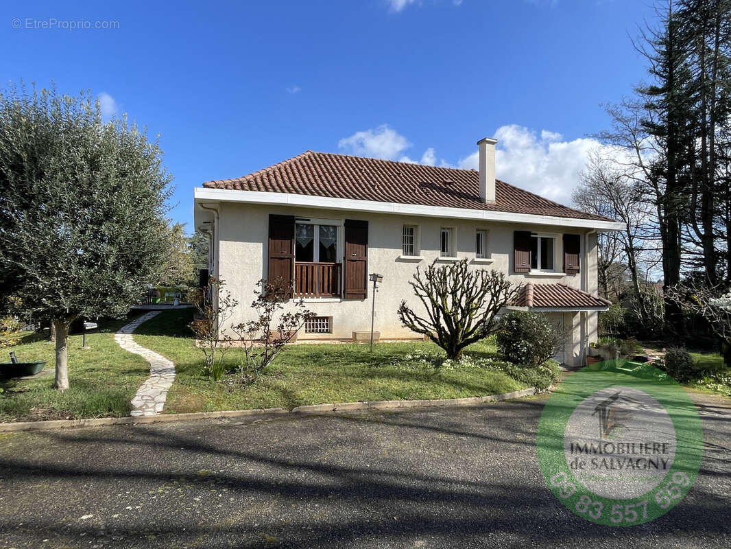 Maison à CHARBONNIERES-LES-BAINS