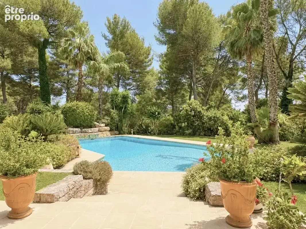 A vendre à  Mougins belle Propriété de 430 m² sur un Terrain de 5 500 m2 - photo 15