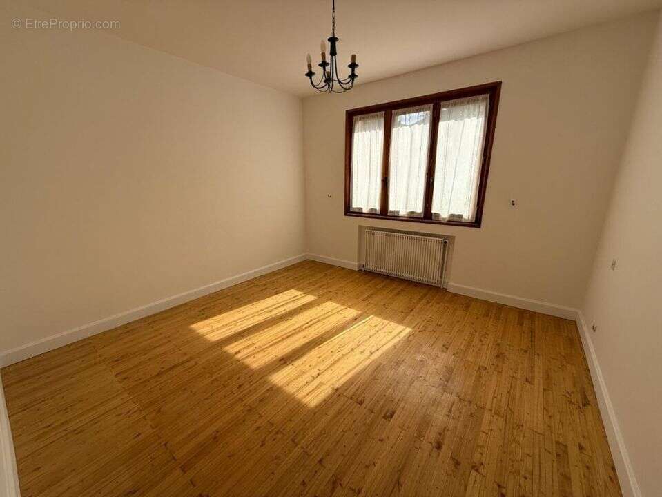 Maison à MOURS-SAINT-EUSEBE