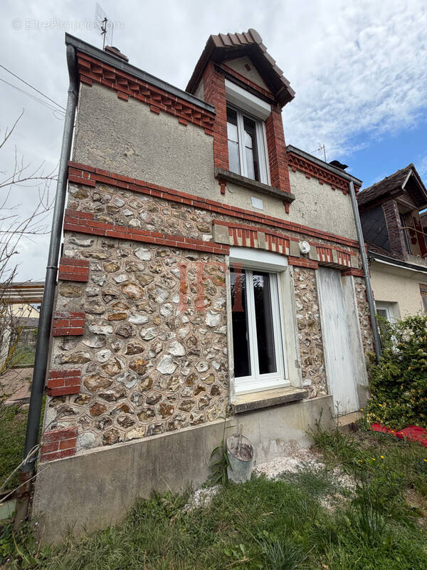 Maison à SAINT-DENIS-LES-PONTS