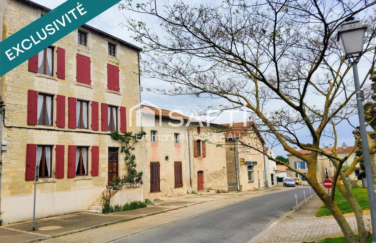 Photo 1 - Maison à FRONTENAY-ROHAN-ROHAN