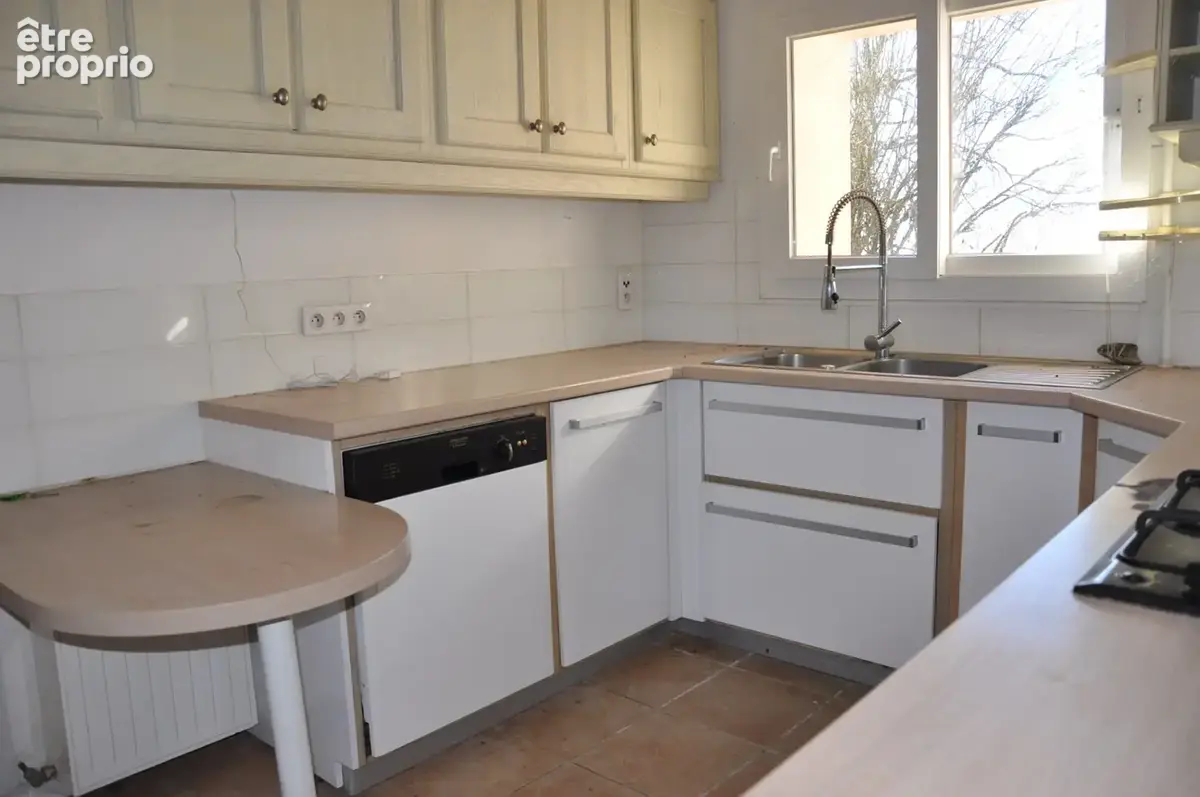 Belle maison en pierre, avec 4 chambres, grange, prévoir des travaux de rénovation - photo 4
