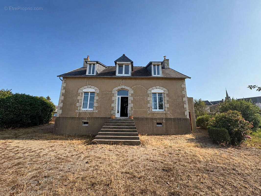 A vendre - Plougonven Centre Bourg - photo 2