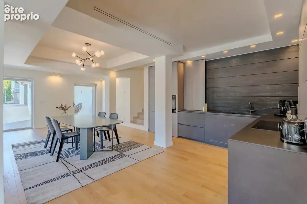 Villa contemporaine rénovée, terrain plat et piscine - photo 8