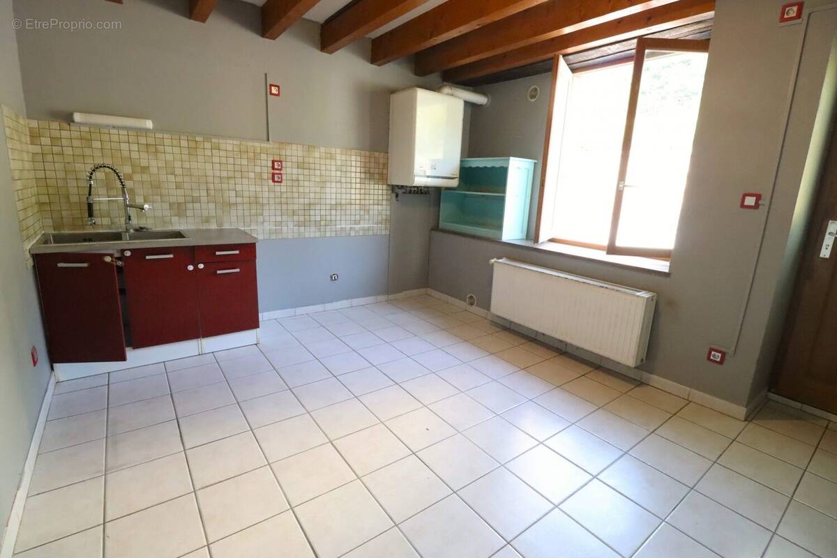 Maison 124 m² à La Cote-Saint-Andre  - photo 4