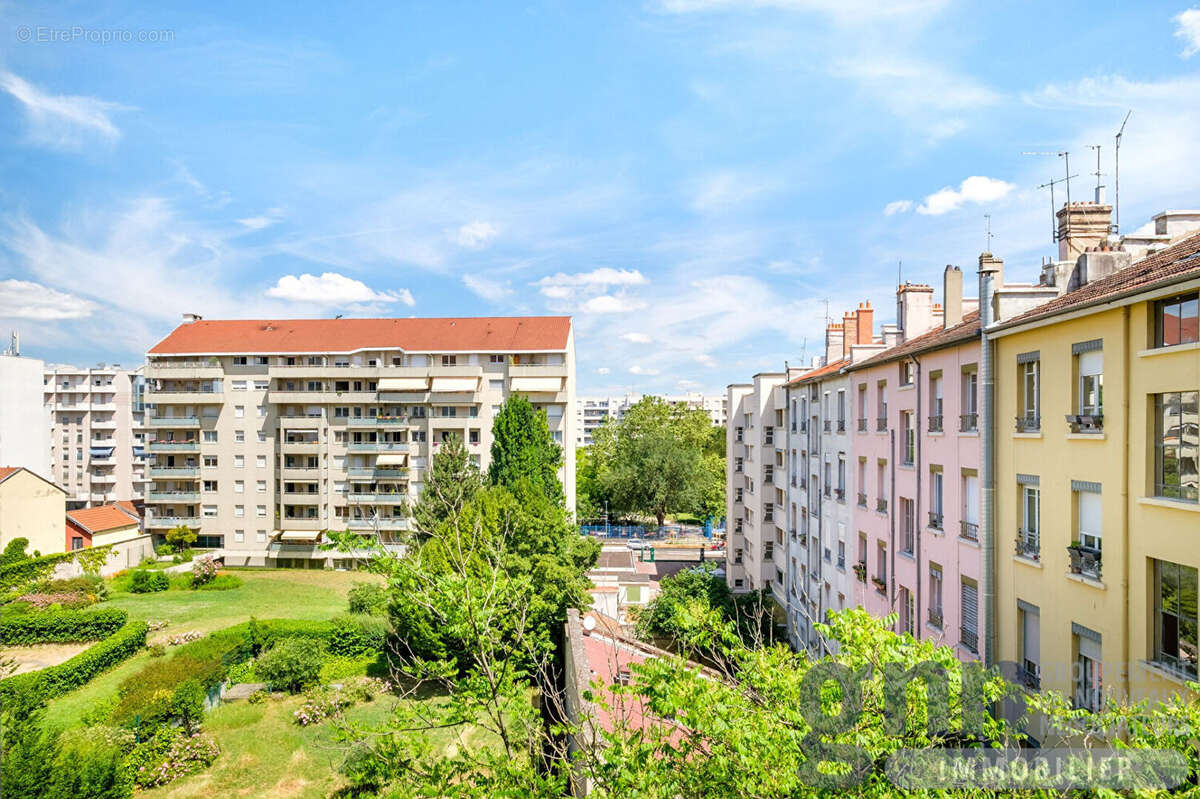 VILLEURBANNE - MÉTRO RÉPUBLIQUE- Appartement 3 pièces de 78 m² - photo 6