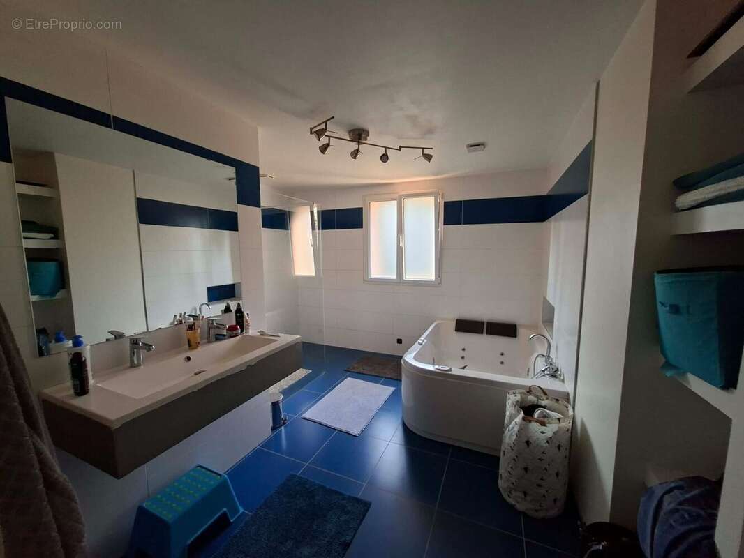 Maison 147 m² à Saint-Antonin-De-Sommaire  - photo 7