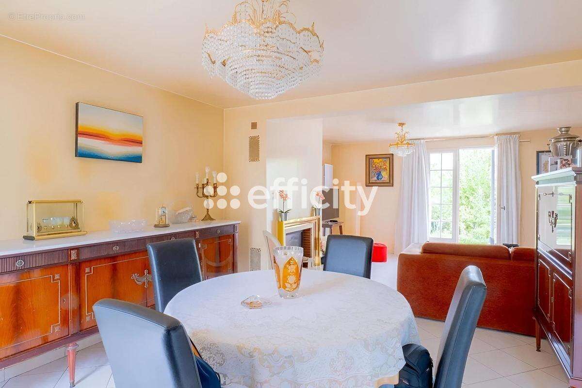 Maison 141 m² à Thiais  - photo 2