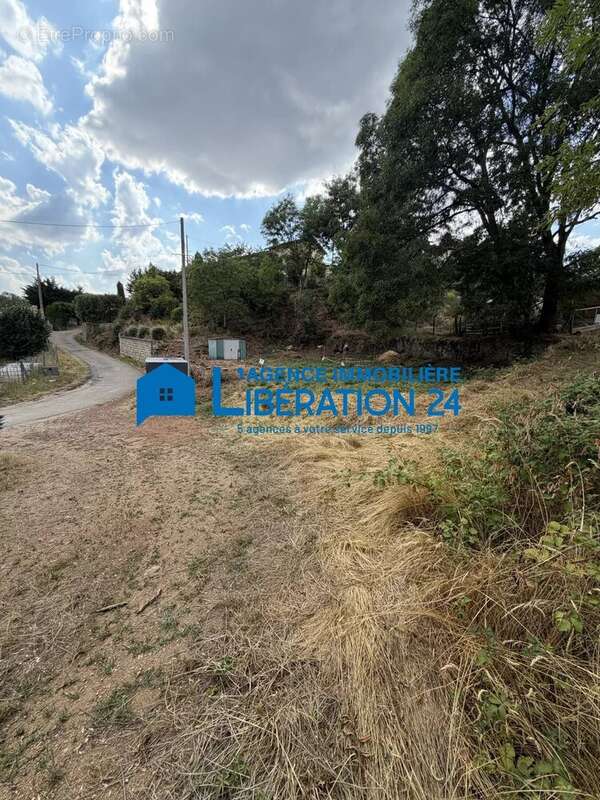 Terrain constructible de 410 m2 à Bas en Bas en Basset ( hameau de Pizet ) - photo 4