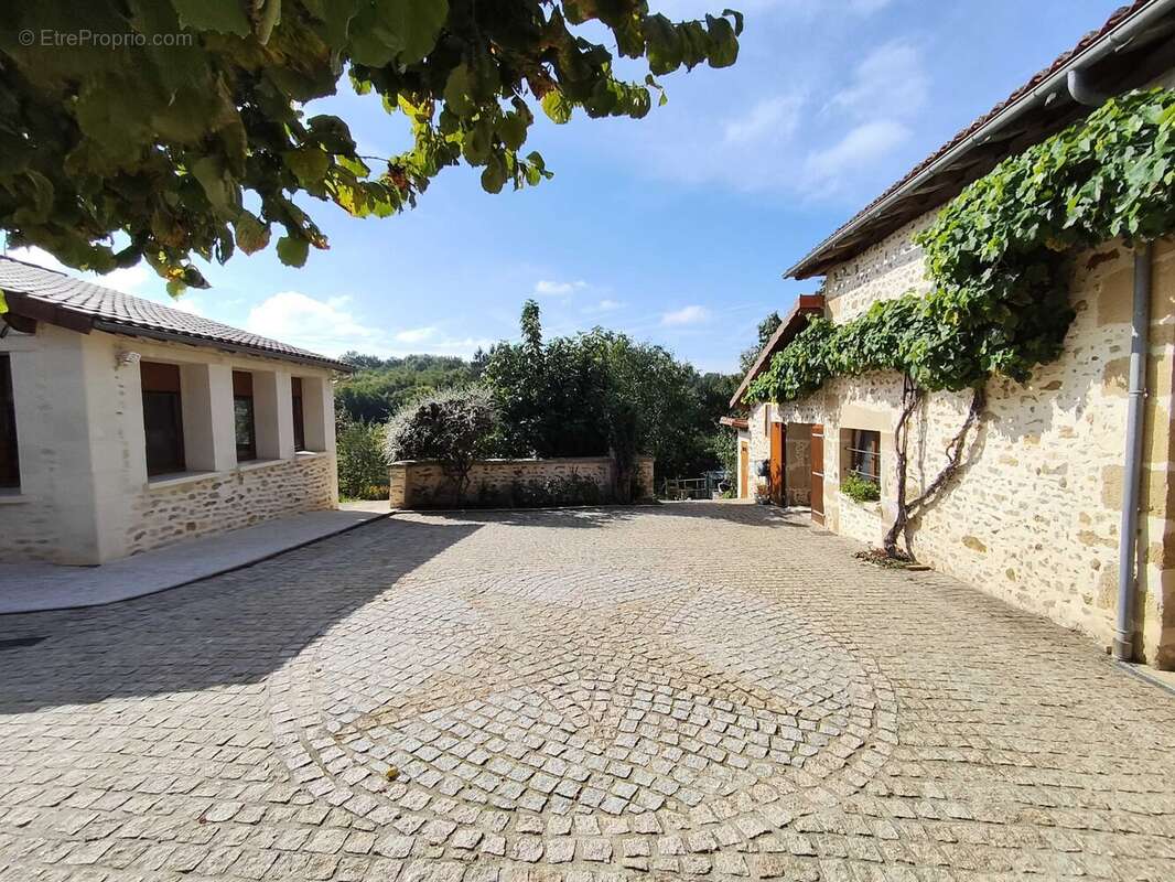 Maison à CHASSENEUIL-SUR-BONNIEURE