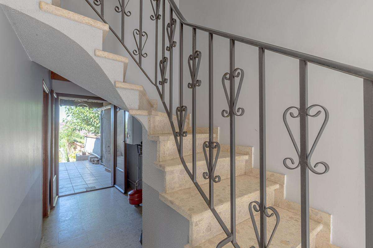 À vendre maison t5 de 88 m2 avec atelier à bouloc 31620 - photo 8