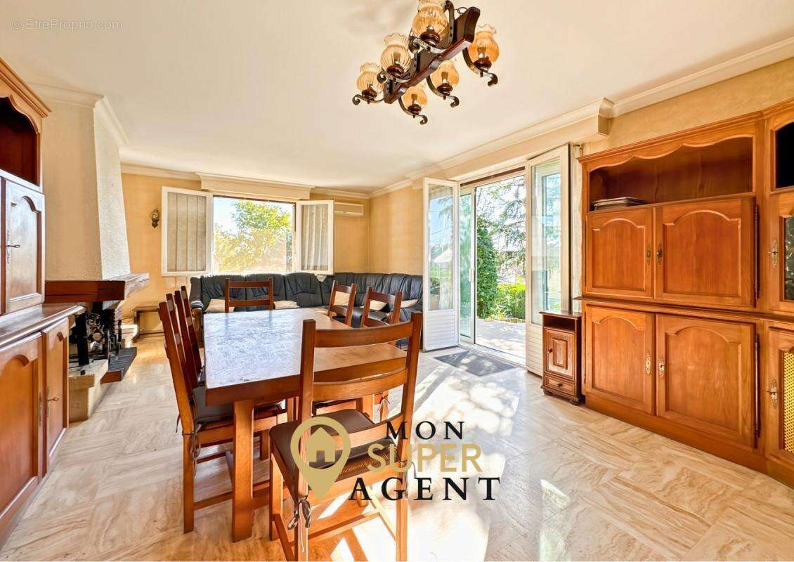 Maison à VAUX-LE-PENIL