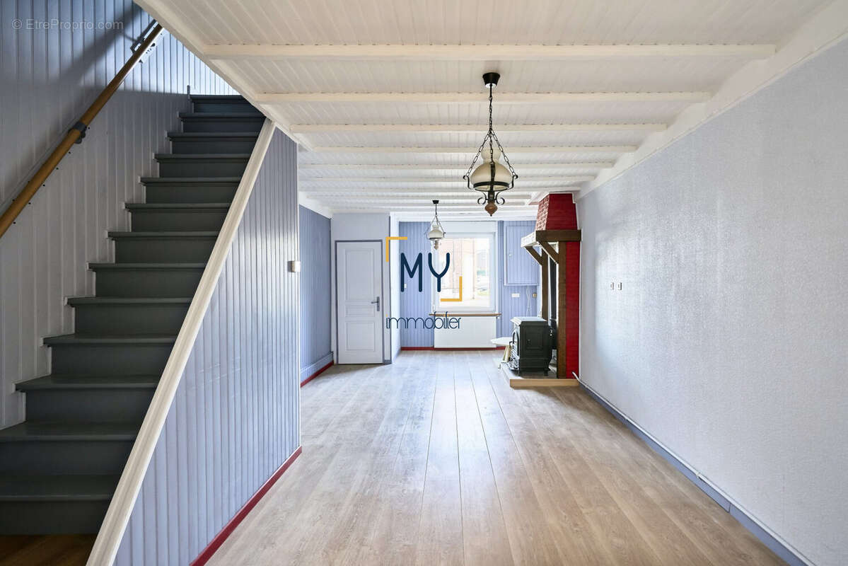 SALON - Maison à vendre - 4 pièces - 85 m² - Marquette-Lez-Lille (Jardin) - À rénover - Maison à MARQUETTE-LEZ-LILLE