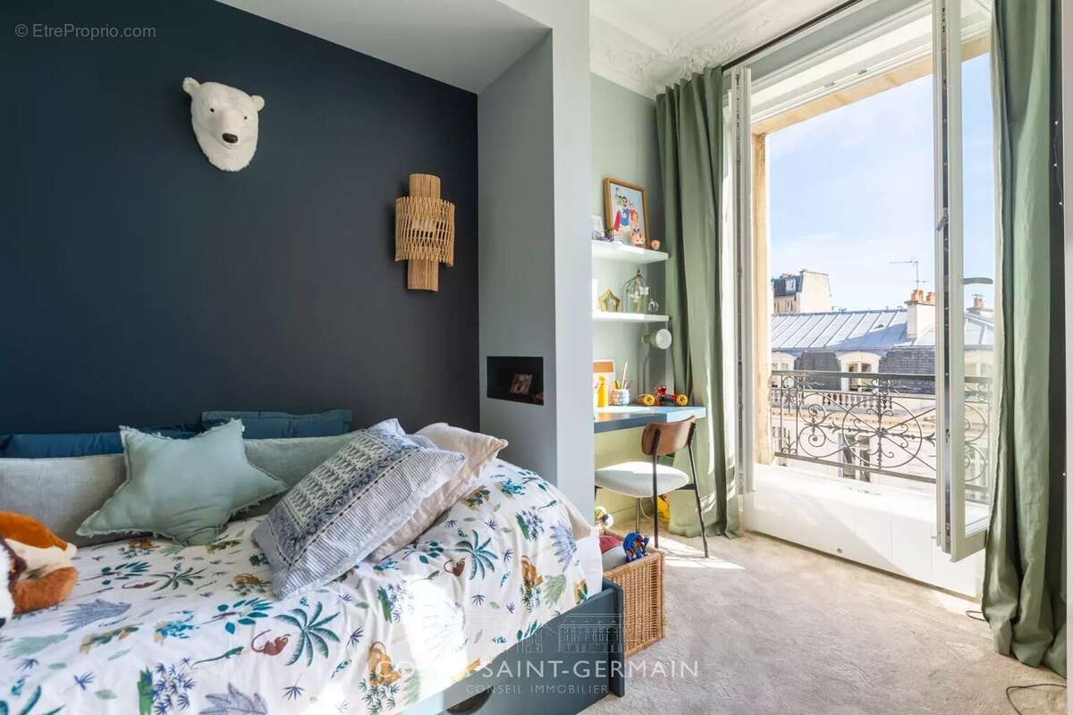 Appartement à PARIS-16E