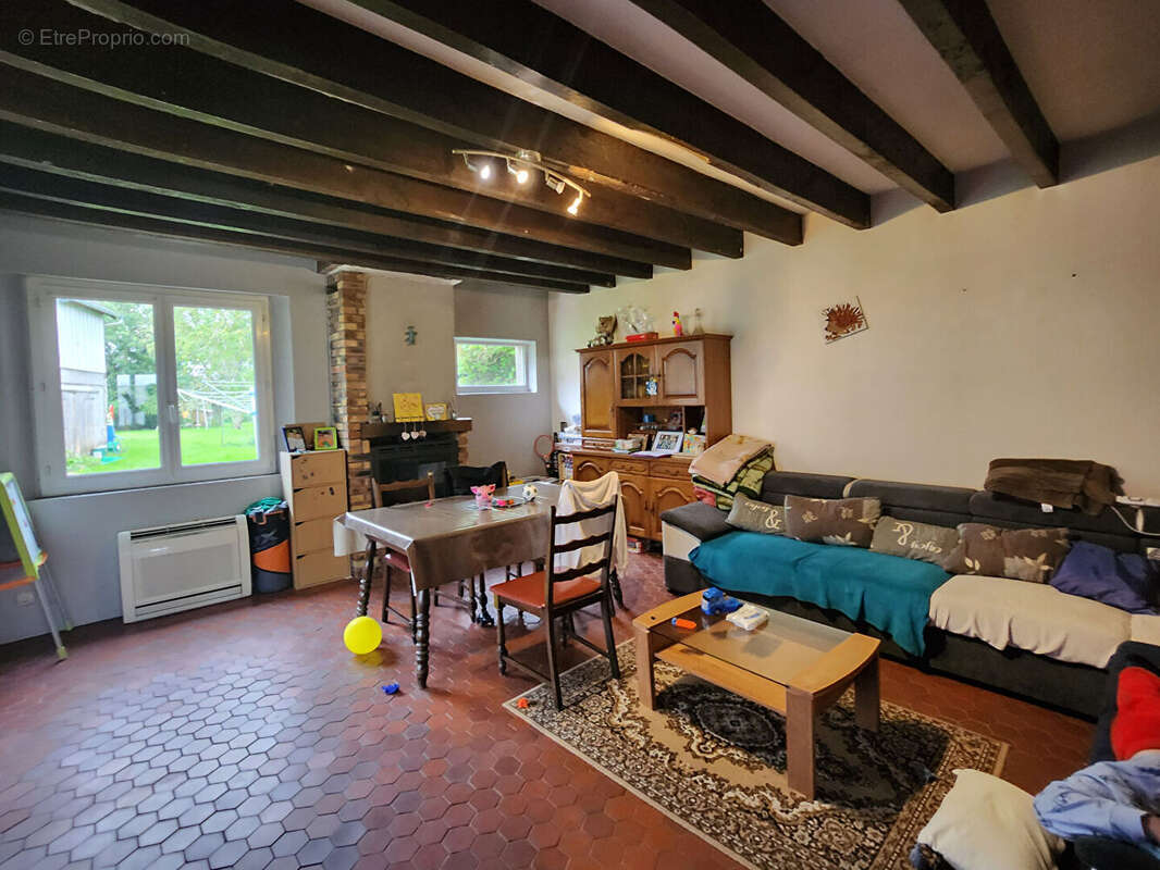 Maison à CREVECOEUR-LE-GRAND