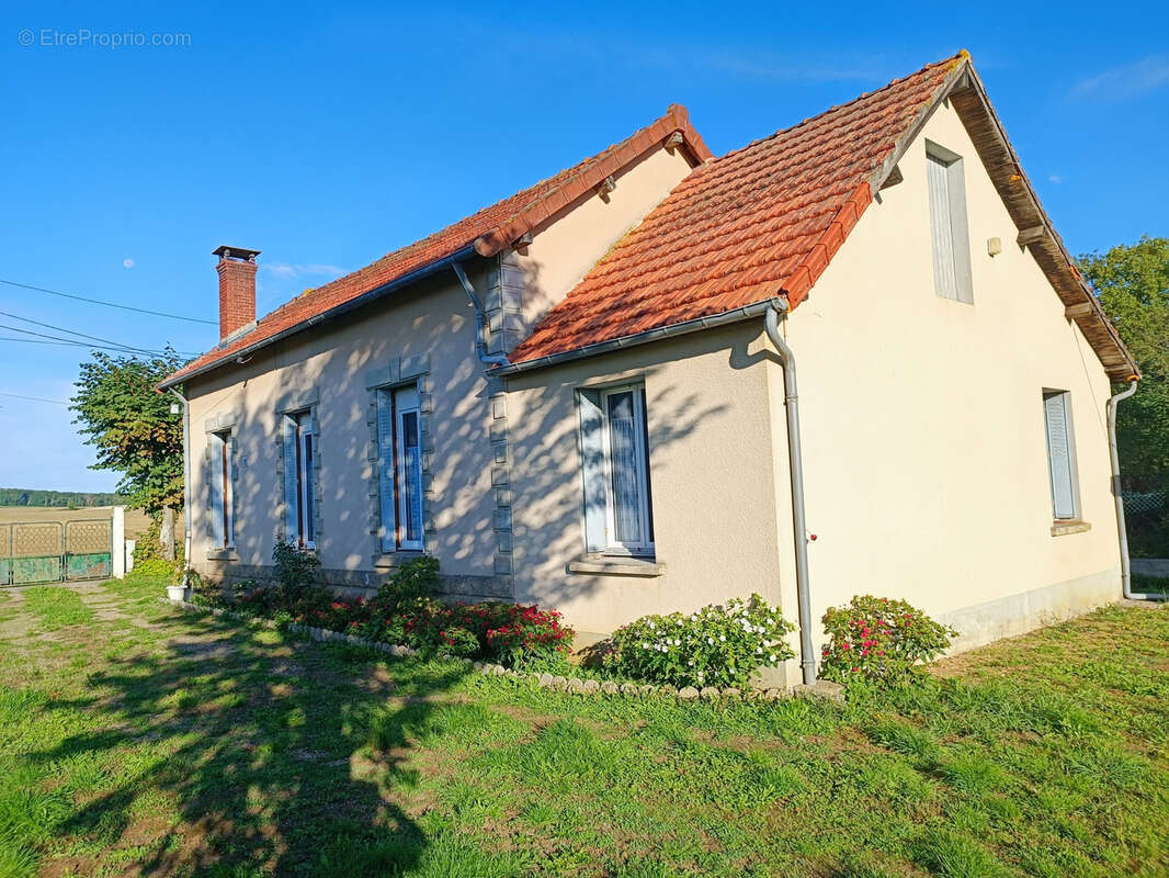 Maison à SANCERGUES