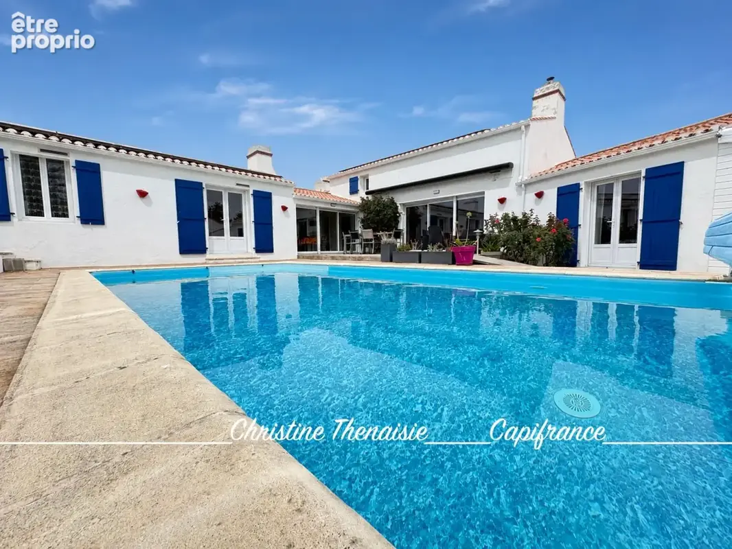 Maison à vendre 6 pièces 4 chambres - piscine chauffee - garage - terrain  saint gilles croix de vie (85) - photo 2