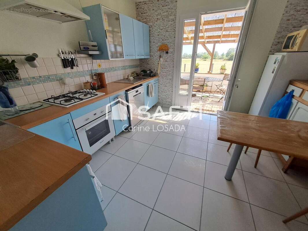 Maison 124 m² à Saint-Denis-Du-Payre  - photo 4