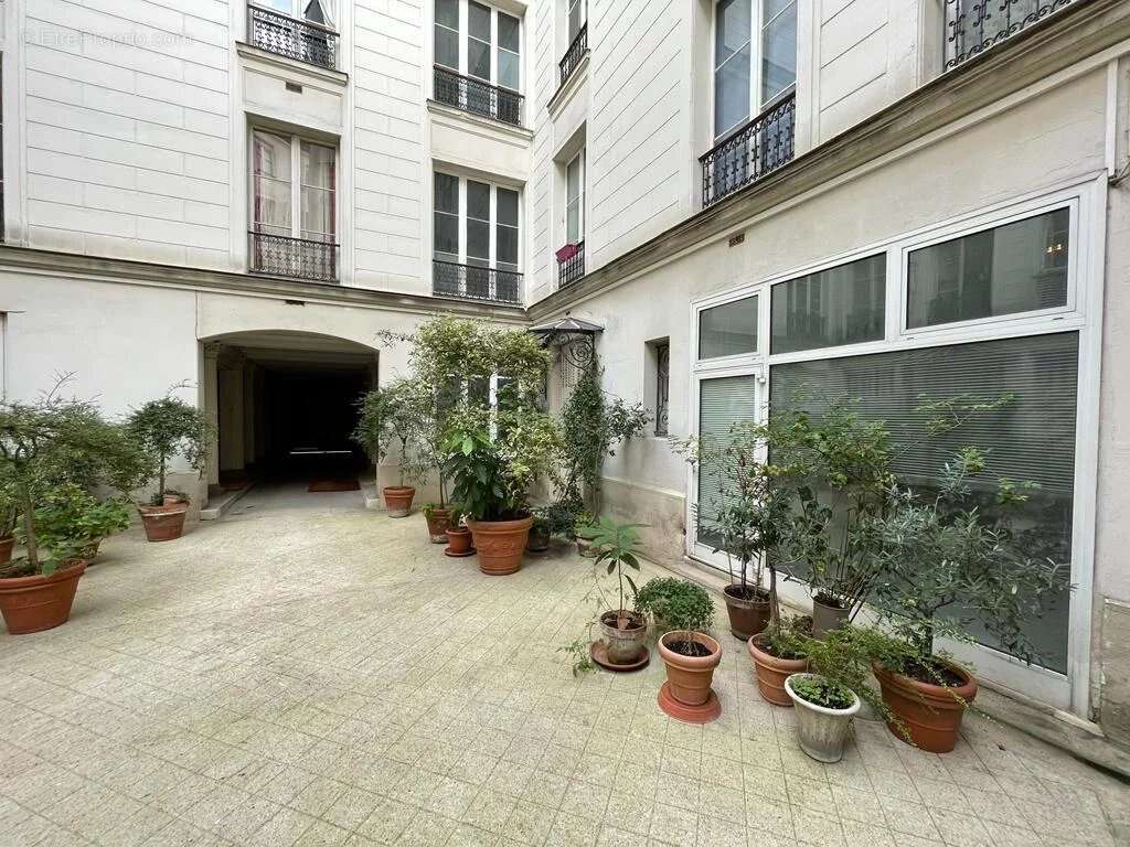 Appartement à PARIS-8E
