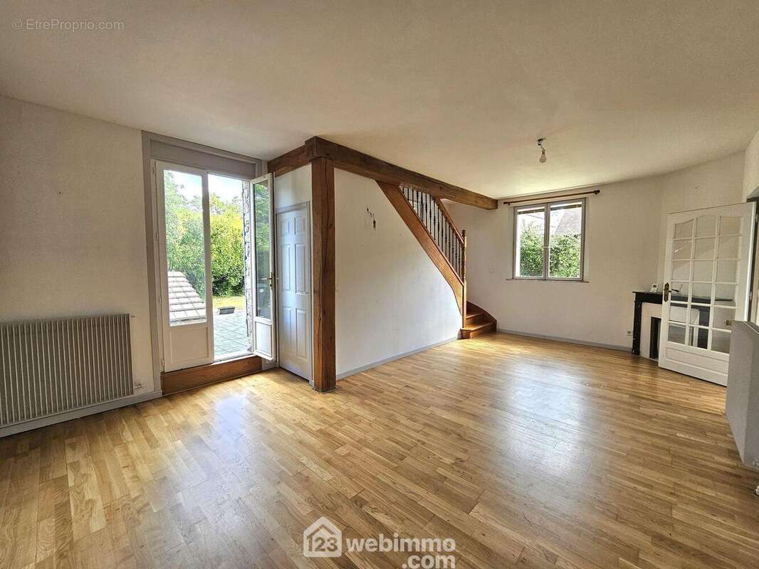 Un séjour de 36 m², parfaite pour recevoir famille et amis. - Maison à FONTAINEBLEAU