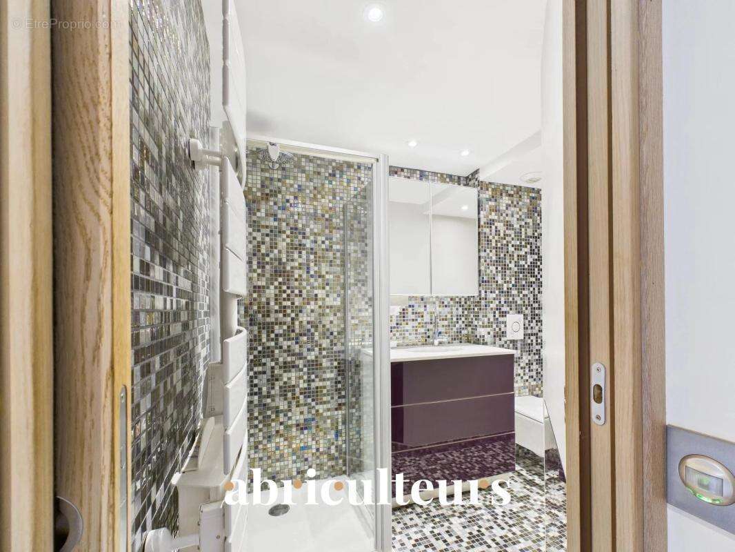 Élégant appartement rénové - 4 Pièces - Terrasse - 84m² - Vue mer panoramique - Juan-les-Pins - photo 17