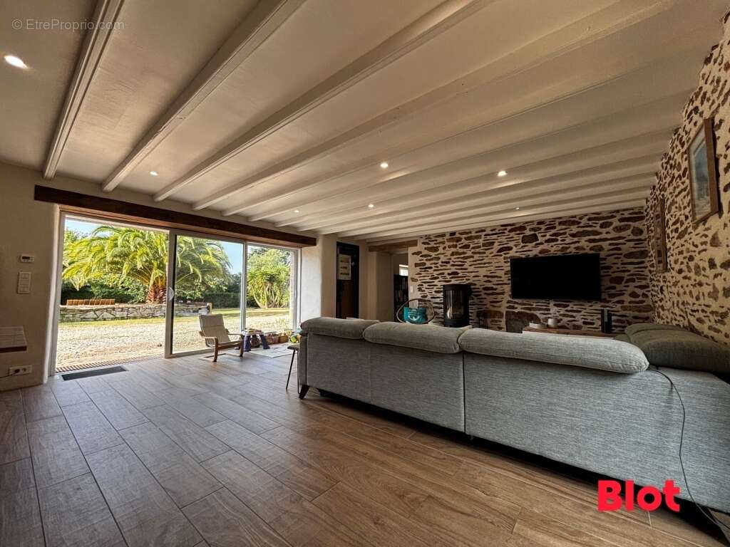 Maison à PLOUMOGUER