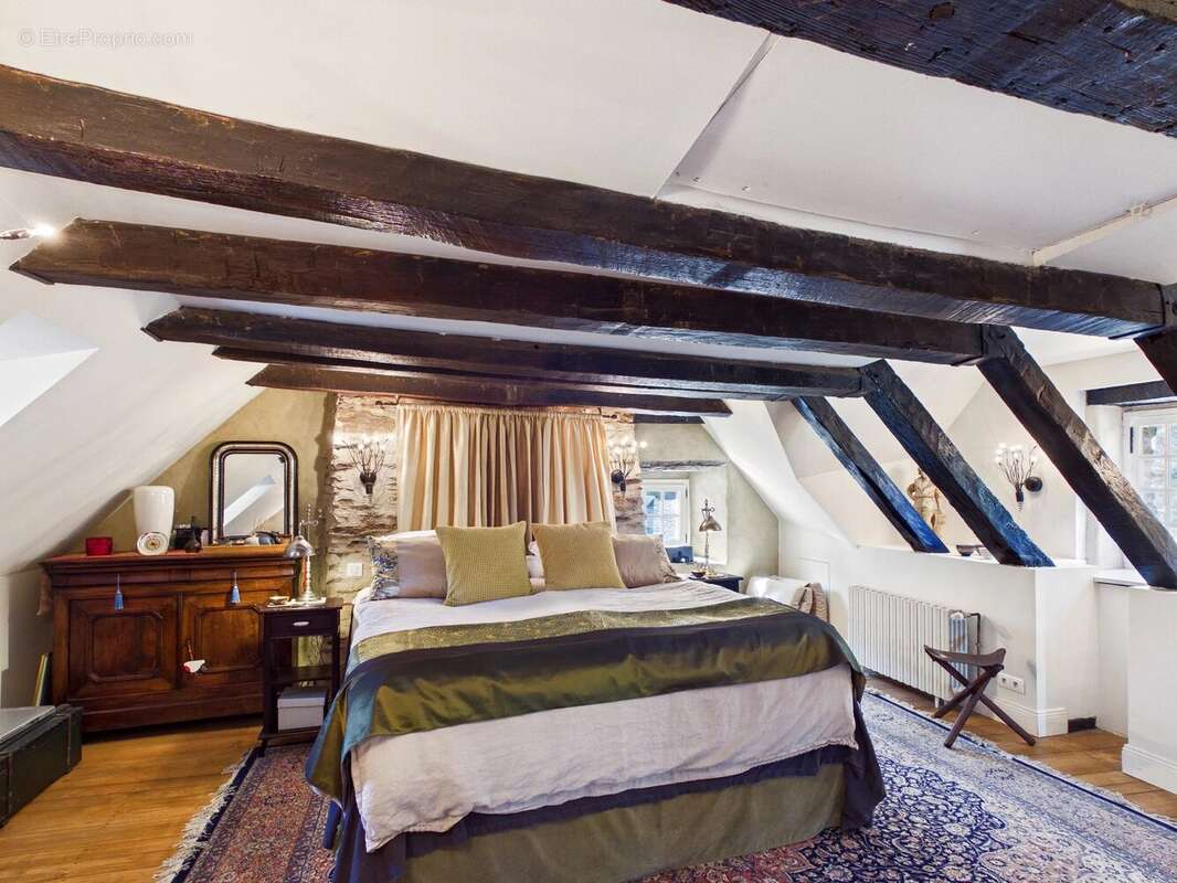 Maison à SEGUR-LE-CHATEAU