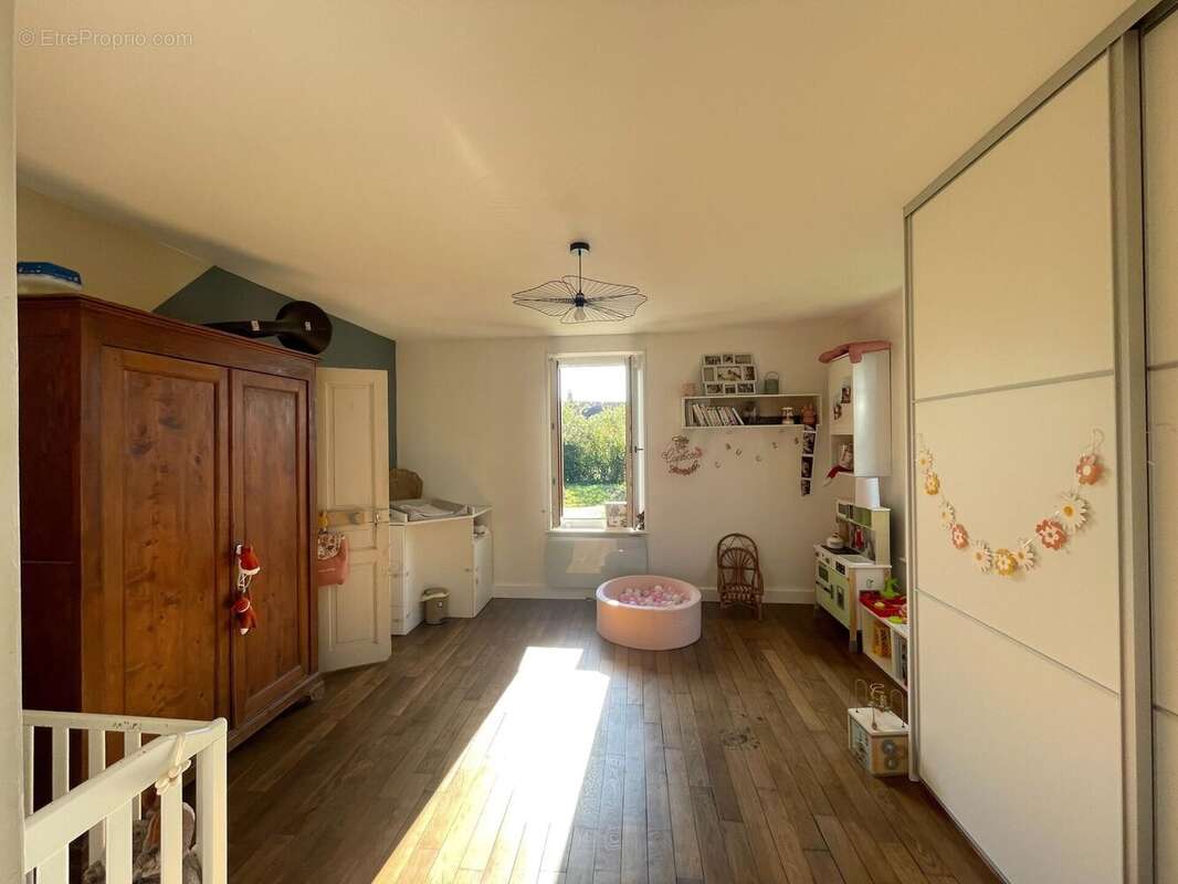 Maison 105 m² à Saint-Bonnet-En-Bresse  - photo 4