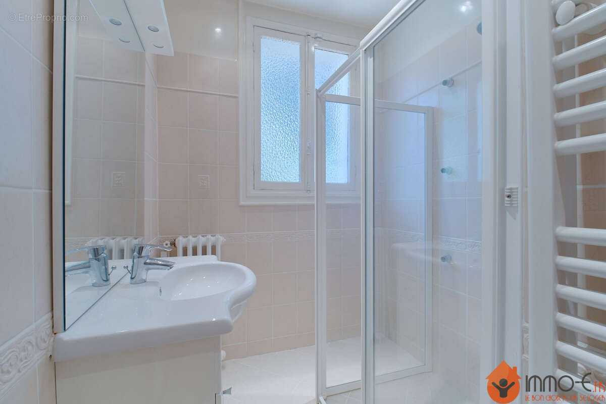 200 m² à Conde-Sainte-Libiaire  - photo 9