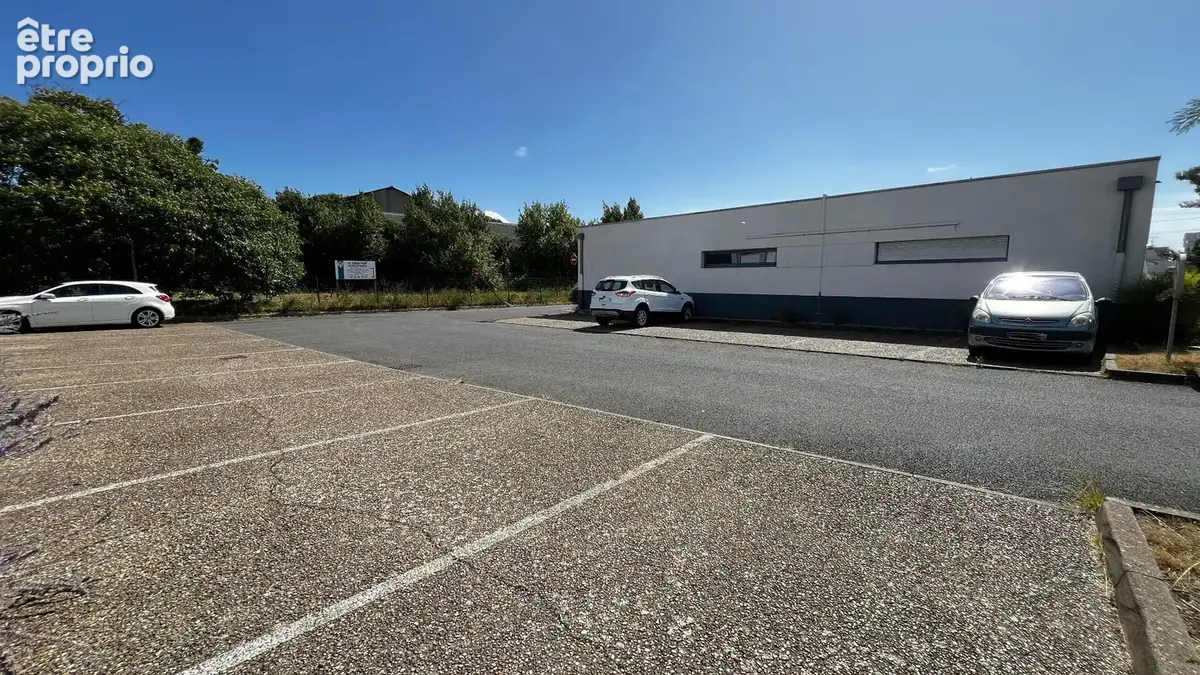 Local commercial Royan 577 m2 avec 29 parkings en plein centre de Royan - photo 2