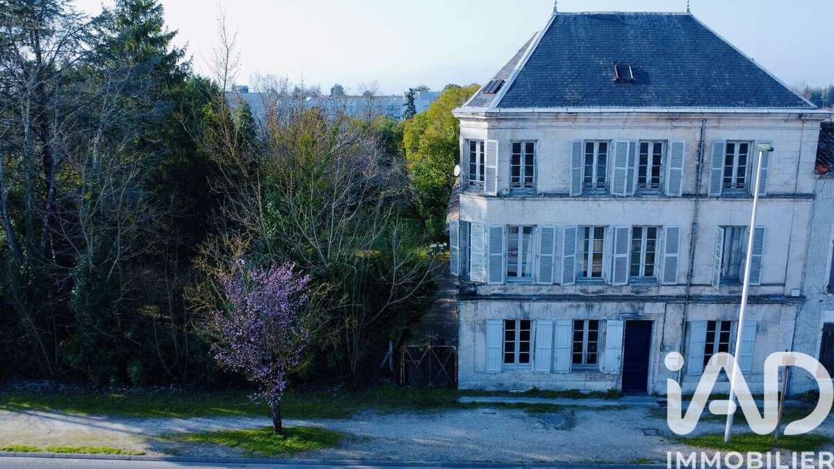 Photo 3 - Maison à BARBEZIEUX-SAINT-HILAIRE