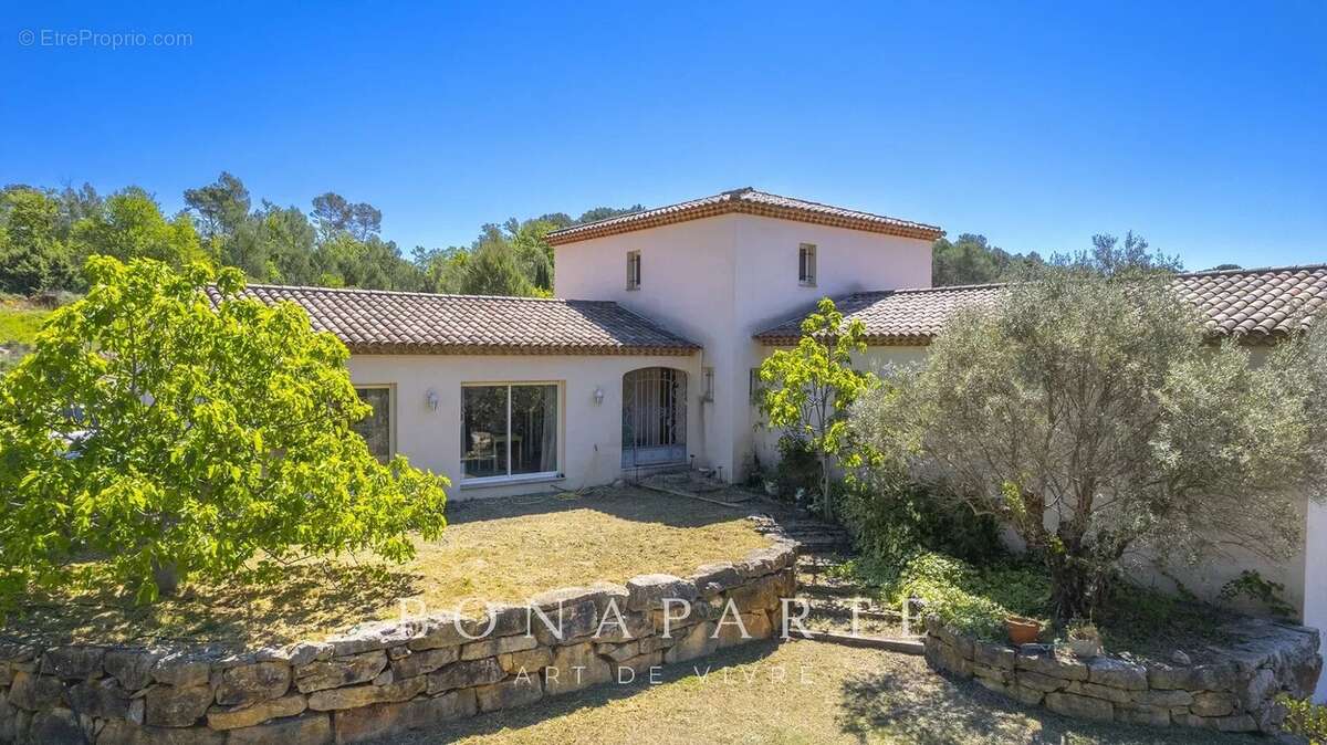 Lorgues - villa de maçon, traditionnelle, de 230m² habitables, sur un terrain de 4297m² + piscine - photo 3