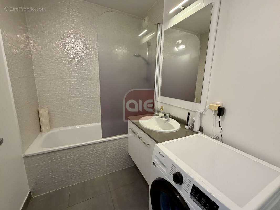 EXCLUSIVITÉ A.I.E. !! Superbe villa T4 récente de plus de 100 m2 avec piscine - photo 10
