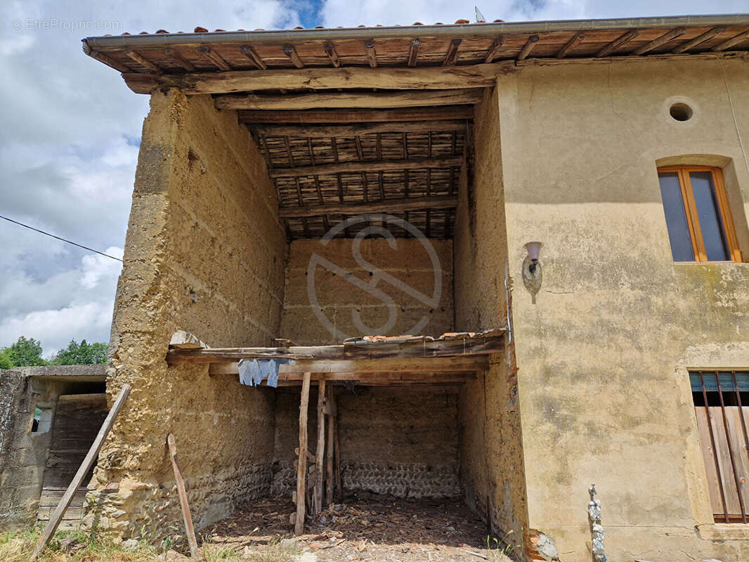 Ferme - 90 m2 + Grange 100 m2 - photo 3