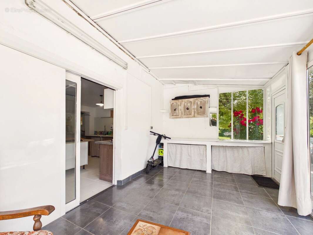 Grande maison de plain-pied comprenant 4 chambres, située dans un cadre naturel exceptionnel - photo 10