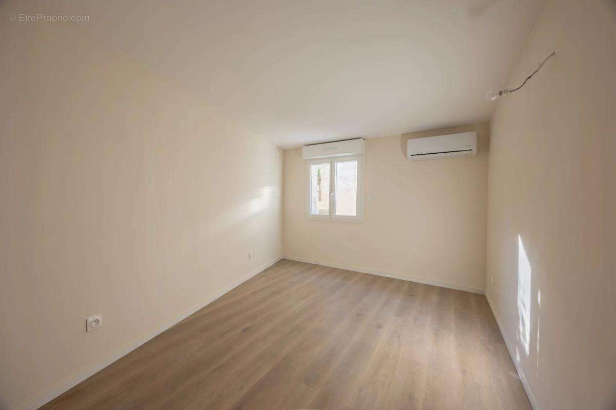 Appartement à LE PUY-SAINTE-REPARADE