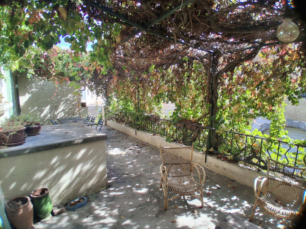 Maison à FONTVIEILLE