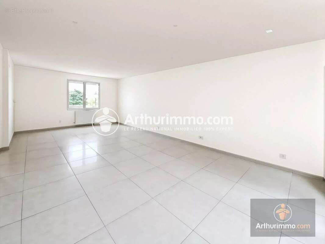 Maison à SAINT-PIERRE-DU-PERRAY