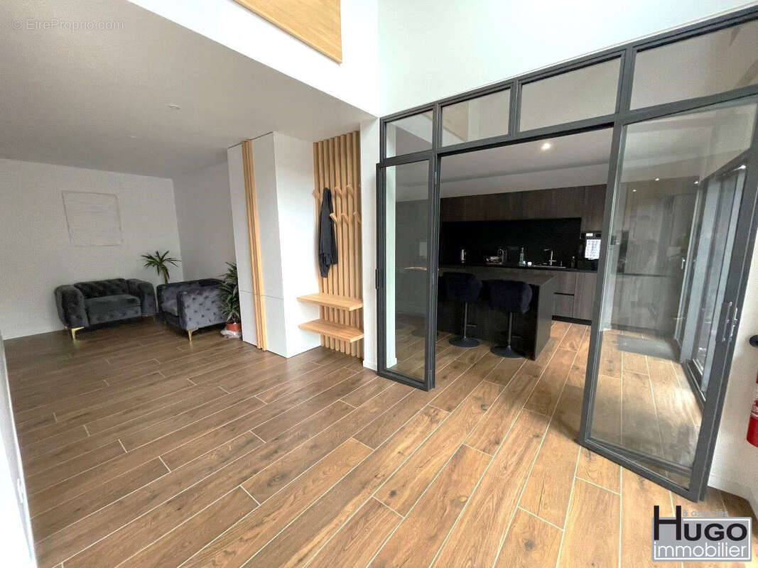 Commerce à LE TOURNE